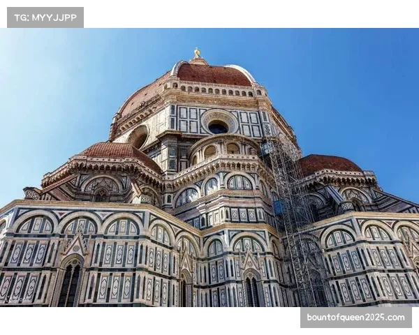 特写镜头:第70分钟大规模换人后,佛罗伦萨突然提速扭转战局