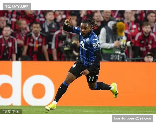 欧联杯四分之一决赛：亚特兰大1-0勒沃库森，主队凭借坚固的防守反击领先。